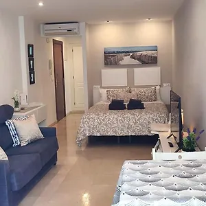 https://apartamento-la-roca-chica.es-andalucia.com